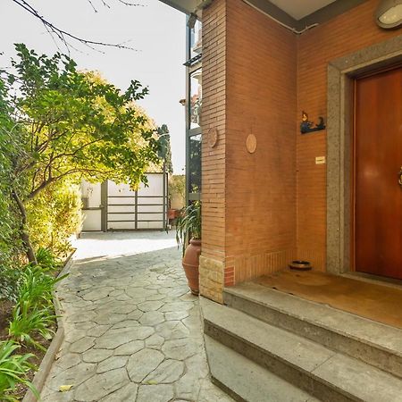 Апартаменты St Peter'S Spacious 4 Bdr With Private Parking Рим Экстерьер фото