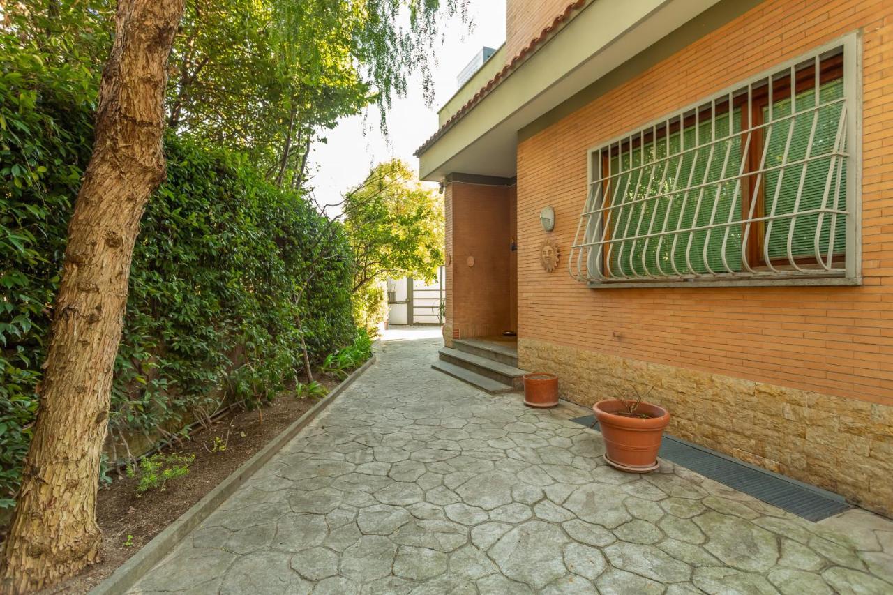 Апартаменты St Peter'S Spacious 4 Bdr With Private Parking Рим Экстерьер фото