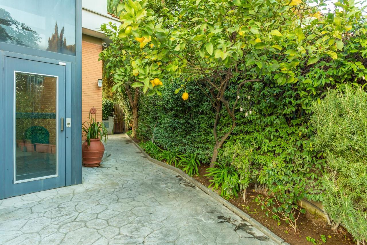 Апартаменты St Peter'S Spacious 4 Bdr With Private Parking Рим Экстерьер фото